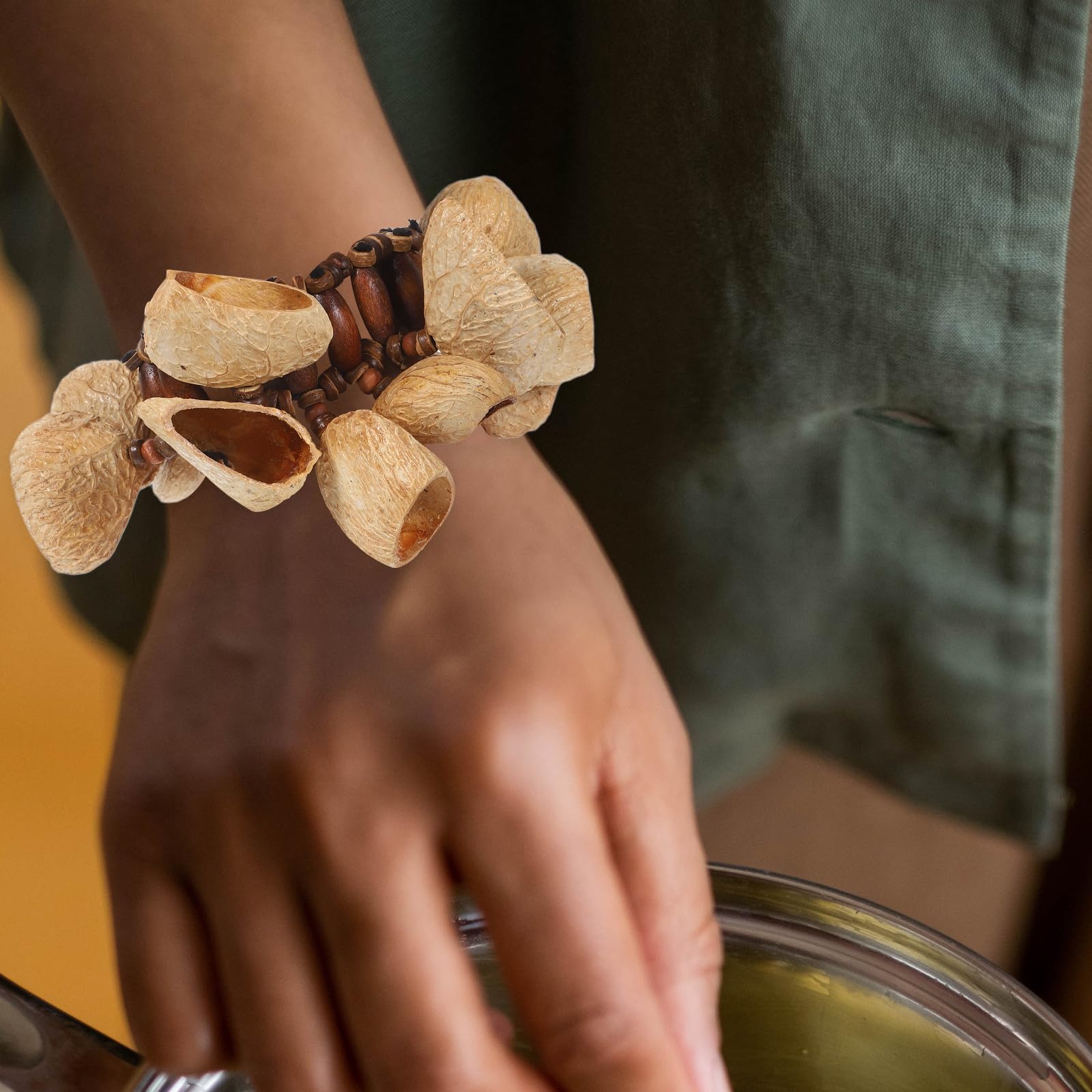 Toyvian Braccialetto Percussione Artigianale Gusci di Noce, Suoni Vivaci e Nitidi, Accessorio Leggero per Danza e Yoga, Strumento Musicale a Polso per Adulti e Ragazzo Ragazza