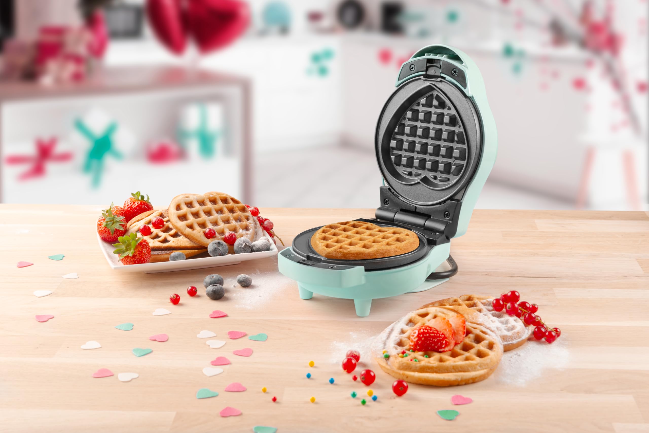 Bestron Mini Waffeleisen 12,5 cm – Runde & Herzförmige Platten – Antihaftbeschichtung – Cool-Touch-Griff – Kontrollleuchten – Mini Brüsseler Waffelmaschine Lebensmittel & Getränke