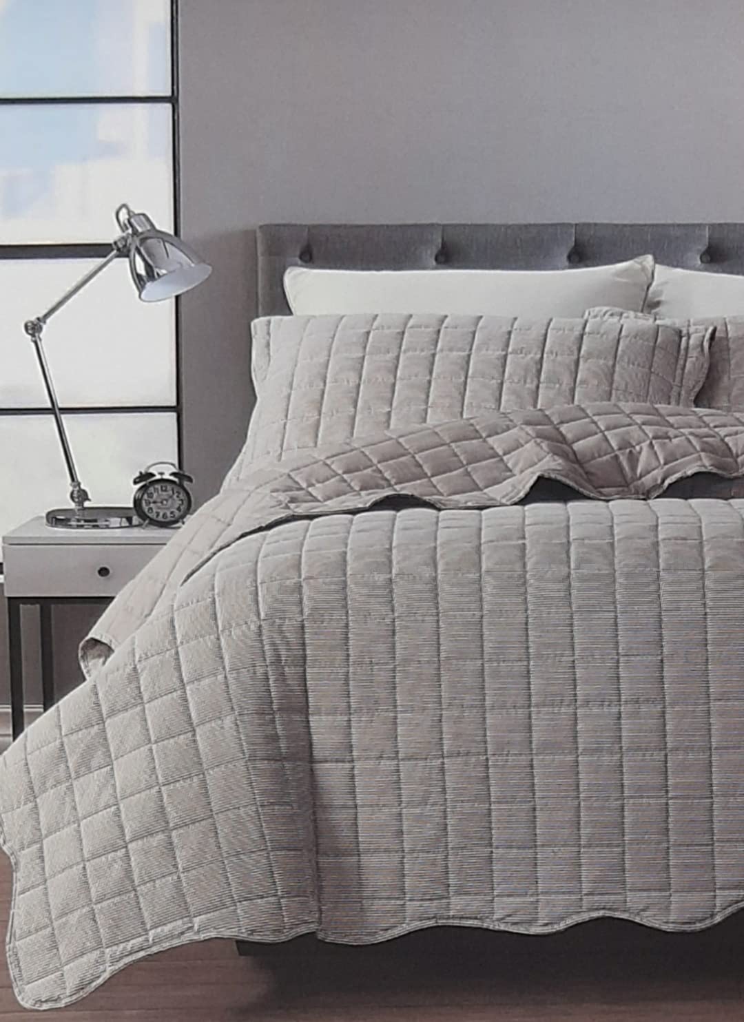 Lightweight Scalloped Double Bed Quilt with 2 Pillowcases (Grey)