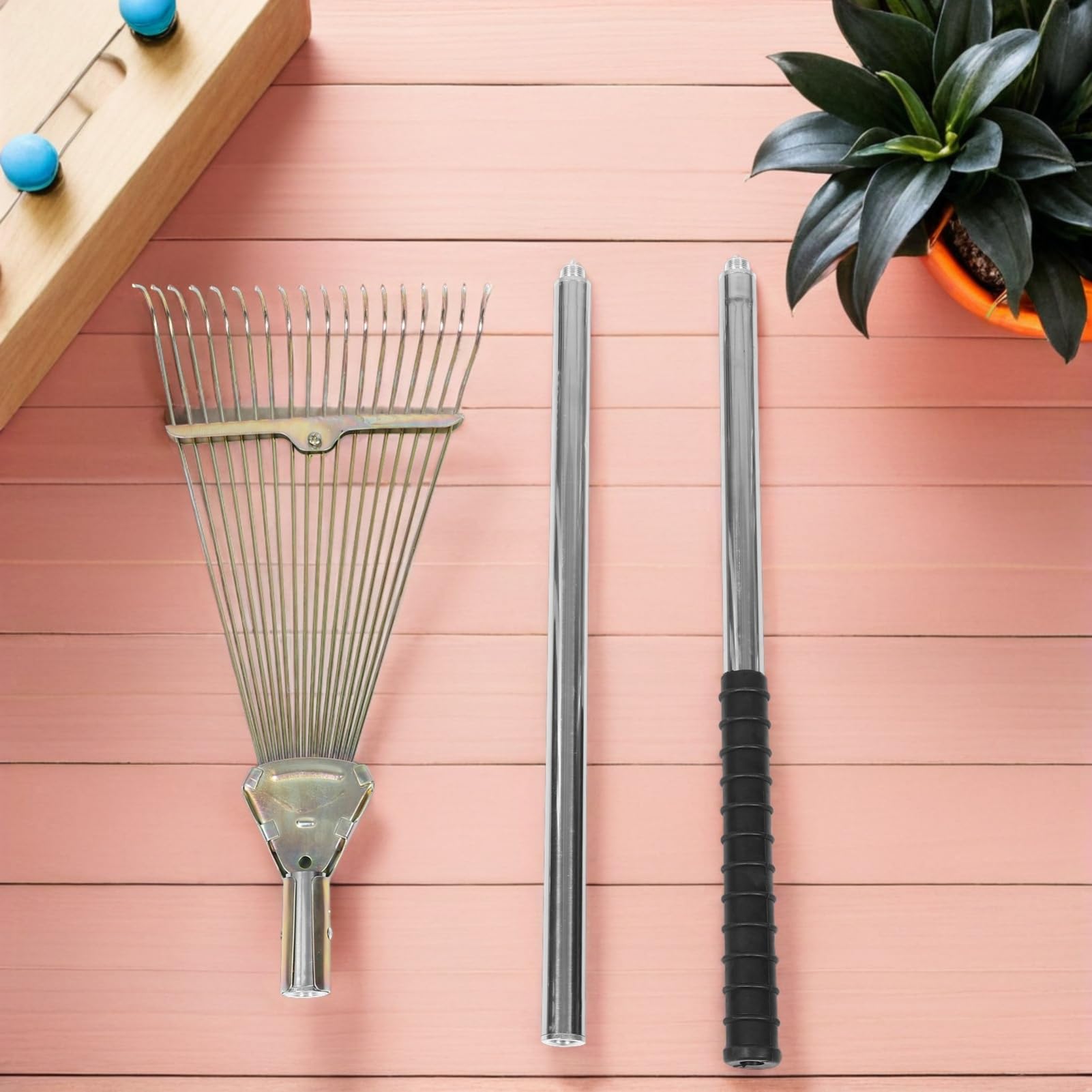Yardwe Metallrasenrechen mit Zinken aus Stahl Verstellbarer Kopf für Laubsammlung Handbetrieben für Gartenarbeiten Robust und Langlebig