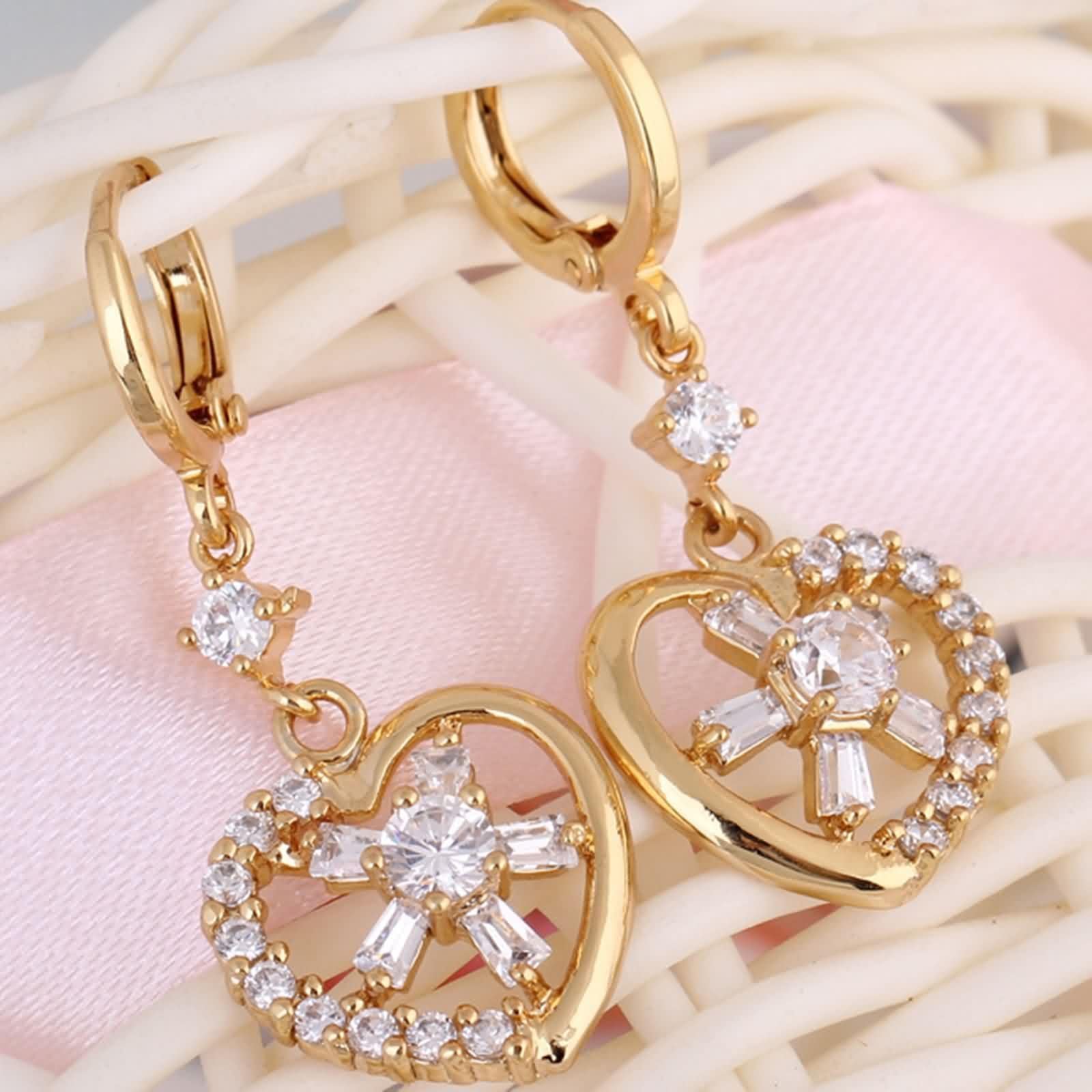 Pendientes de oro auténtico para mujer Au375, pendientes de aro de moissanit hoop con corazón hueco, pendientes de oro amarillo de 9 quilates para mujer pequeños