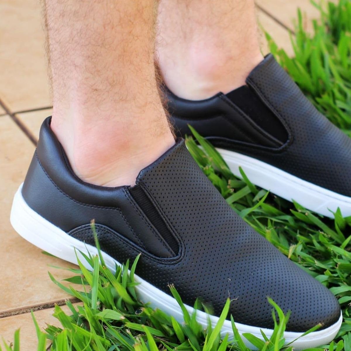 Kit Tênis Casual Masculino Slip On Elástico Conforto + Carteira em promoção! Veja a oferta e mais achadinhos de Tênis 3 Hoje é o melhor dia para comprar Kit Tênis Casual Masculino Slip On Elástico Conforto + Carteira com aquele preço maroto! Promoção! Aproveite a oferta! 3