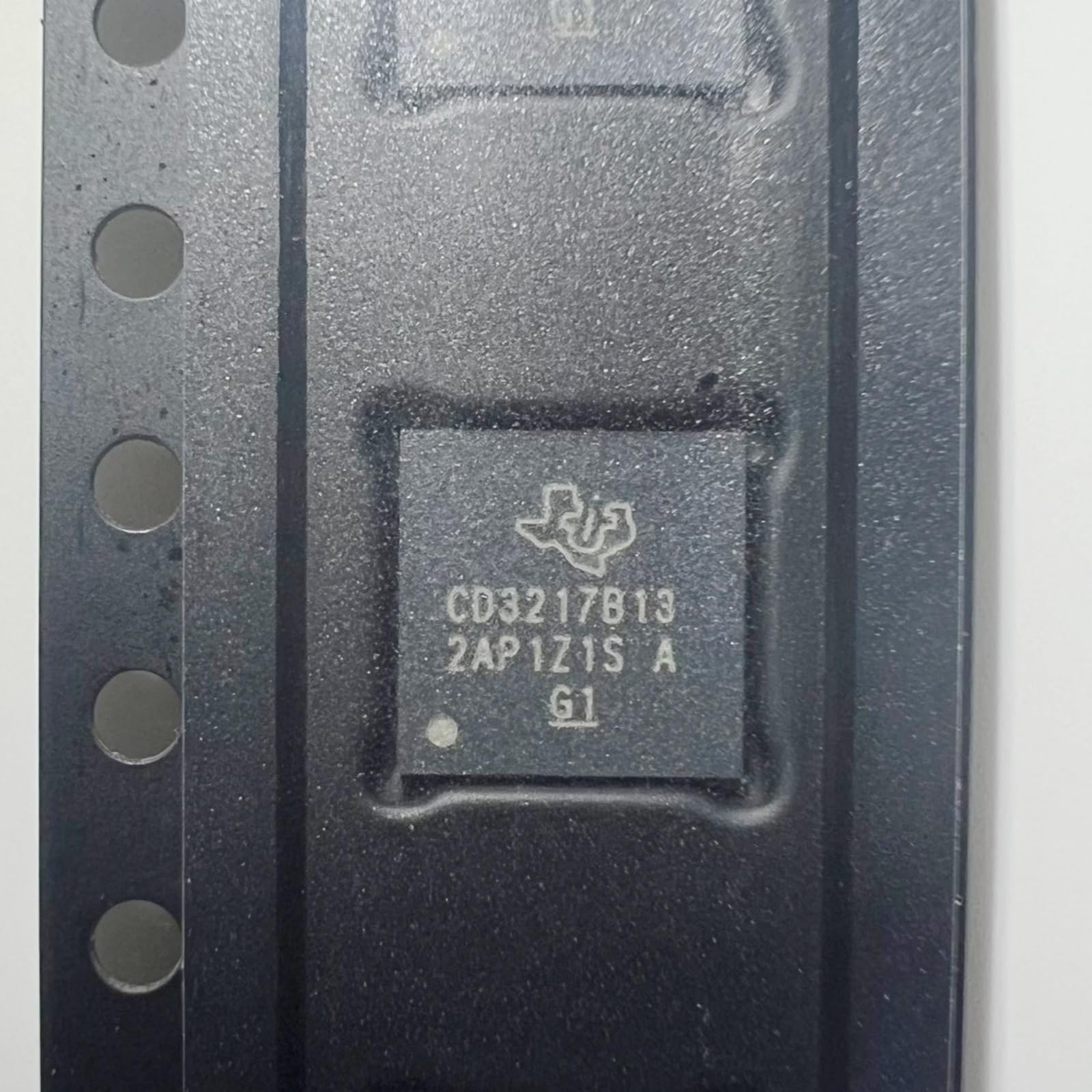 Hailue CD3217B13 Charging Chip IC.Suitable for iPad 10 10th Gen A2696 A2757 A2777 Motherboard Repair Power Charging Chip IC.PMIC Power Delivery IC Chip CD3217B13 Integrated Circuit chip.1PCS ?