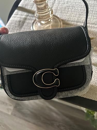 Review Image by Claraliz Sotelo