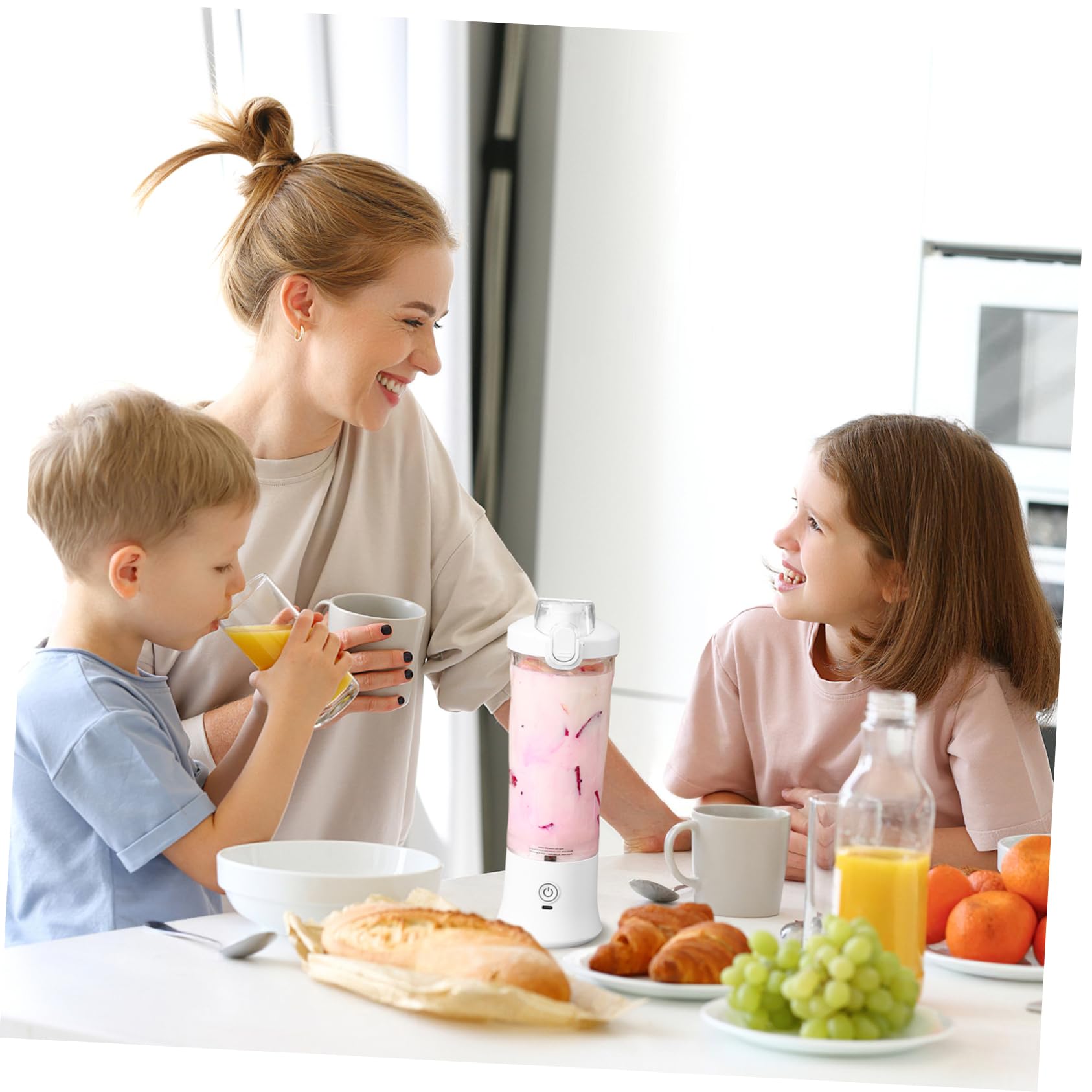 CIYODO Mini Electric Juicer Cup 600ml Portable Fruit Blender Rechargeable Travel Juicer Cup Fresh Juice Maker Easy Operation for Home Travel