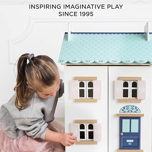 Miniatura 7 de Le Toy Van Casa de muñecas de madera Blue Belle  Juego de casa de muñecas de madera de 3 pisos para niñas y niños - Adecuado para mayores de 3 años