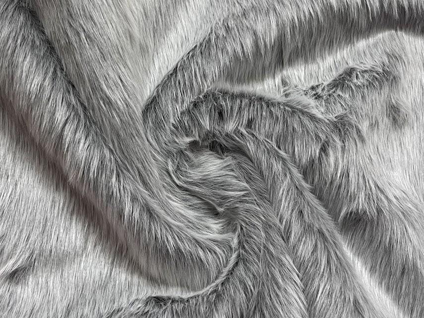 Tissu fausse fourrure noir givré souple qui ne s'effiloche pas