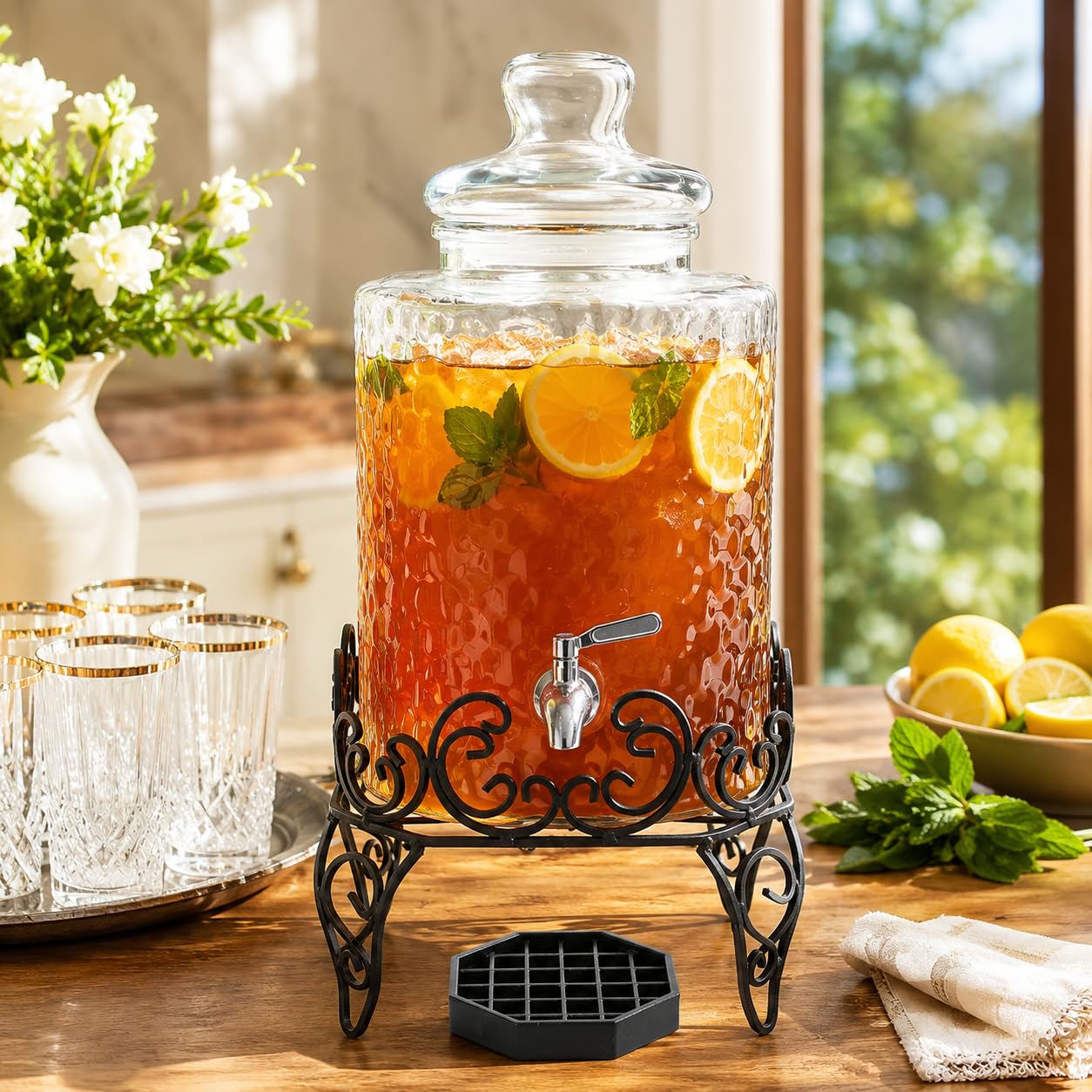 Dispensador de bebidas de vidrio de 2,5 galones con espiga de acero inoxidable sobre soporte de metal y bandeja de goteo, dispensador de tarro decorativo para té, té helado o kombucha