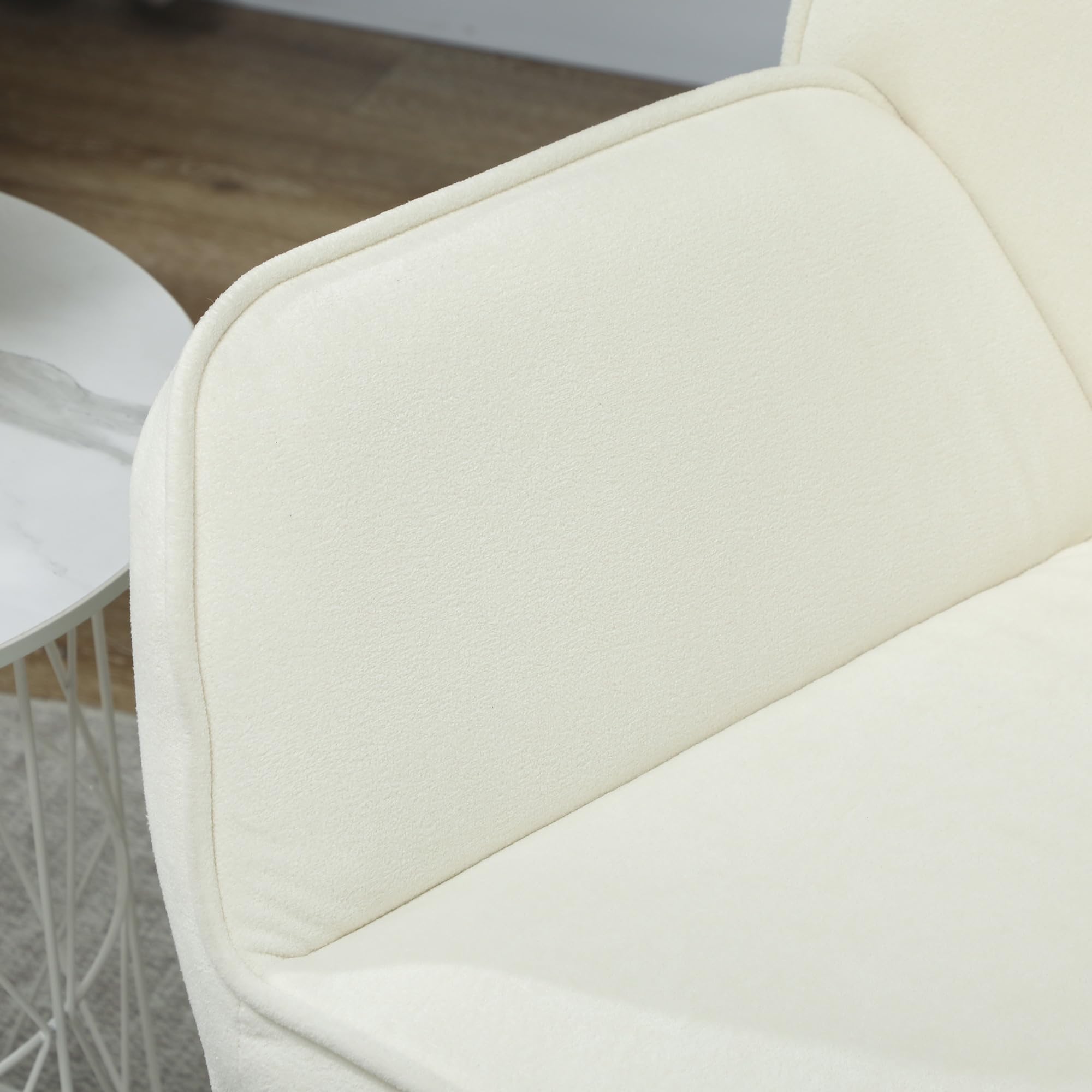 HOMCOM Butaca de Salón Moderna Sillón Lectura con Asiento Ancho de 46 cm y Acolchado Tapizado en Terciopelo Patas de Metal Silla Tocador para Salón Sala de Estar Dormitorio Crema