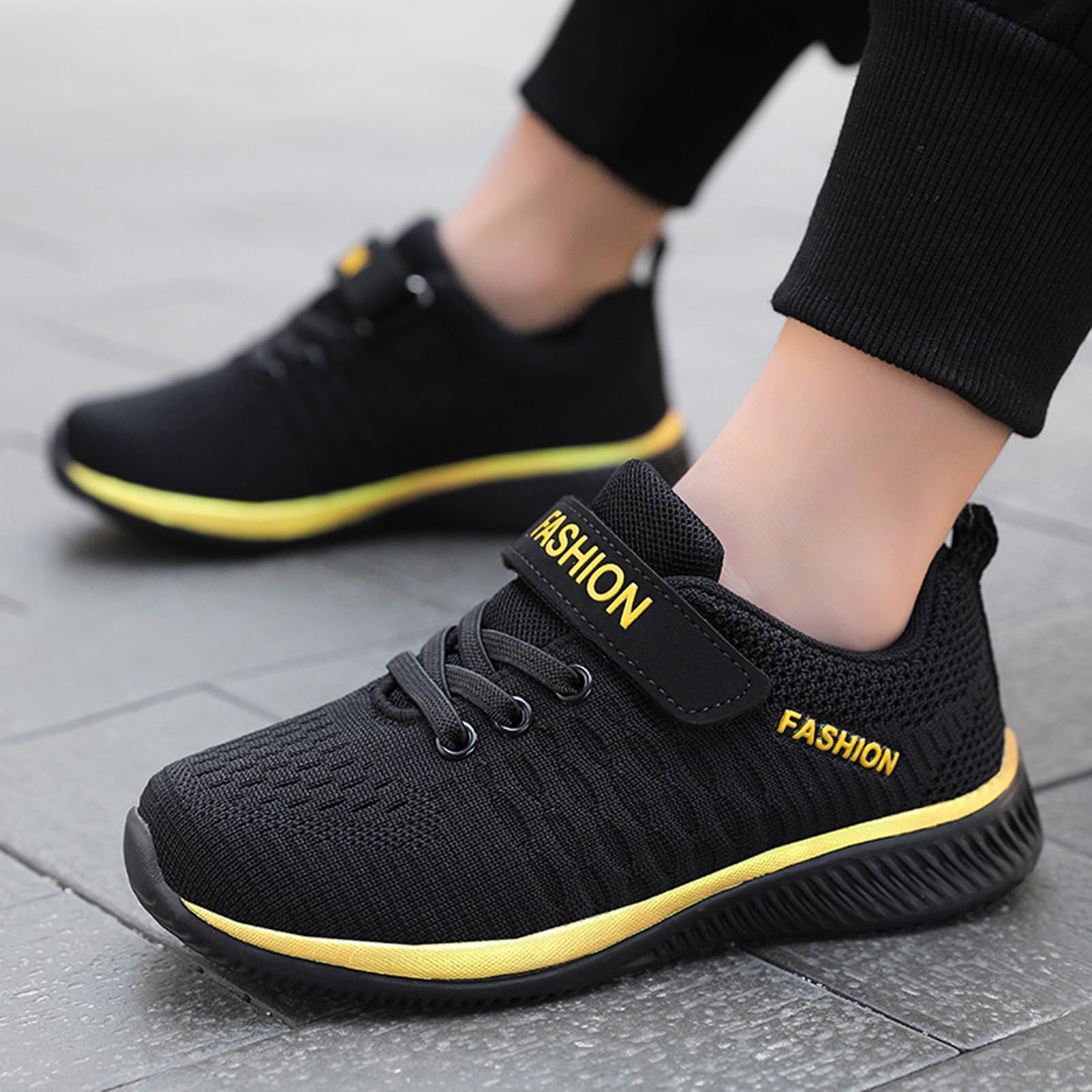 Famzuneu Turnschuhe Jungen Mädchen Sportschuhe Kinder Leicht Mesh Hallenschuhe Sport Schuhe Atmungsaktiv Laufschuhe Flach Dicker Boden rutschfest Sneaker mit Klettverschluss