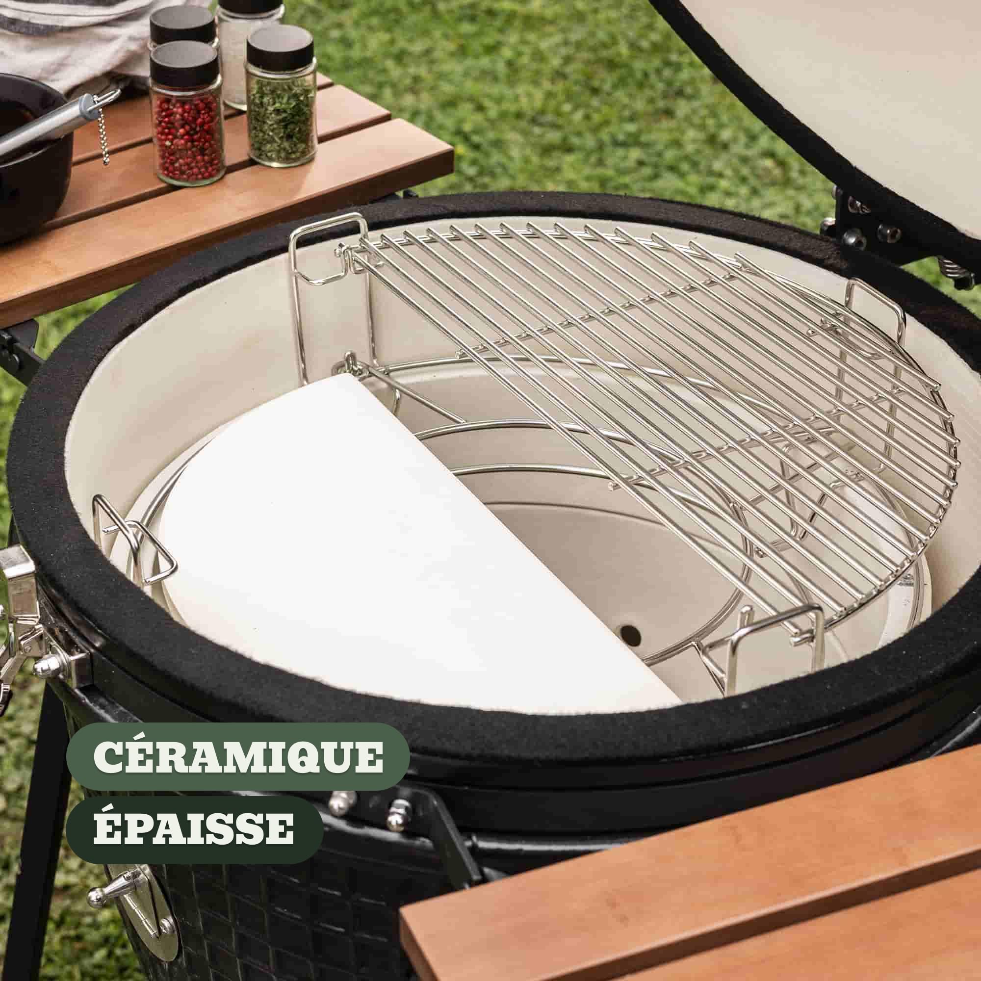 Kamado Forest-Grill XL 22" 22" = modèle familial (56 cm x 83 cm) Diamètre de la grille : 48 cm Inclus : 2 plateaux en bois rabattables