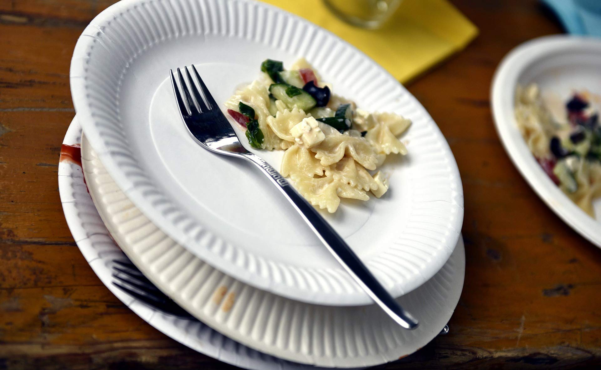 Piatto di carta Piatti monouso (1000 pezzi) Ø 23cm 300g Stabile rivestito Nessun ammollo Tondo bianco Alta qualità - casa - gastronomia