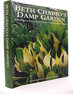 Beth Chatto's Damp Garden: Moisture-Loving Plants for Year-Round Interest