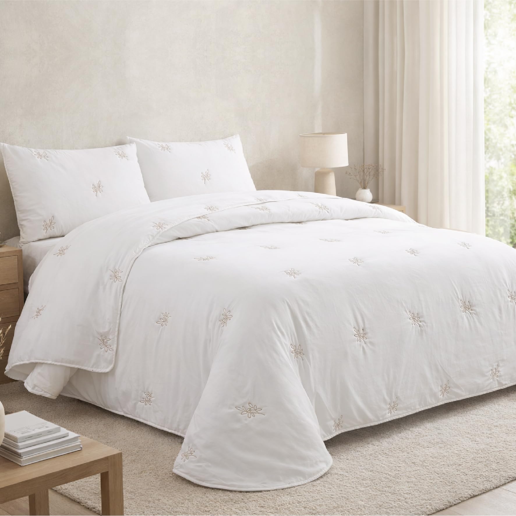 Victorio & Lucchino Colcha Bordada Elegante con Fundas de Cojín a Juego - Diseño Premium Sofisticado para Dormitorio - Modelo Luciana (Blanco, Cama 105cm)