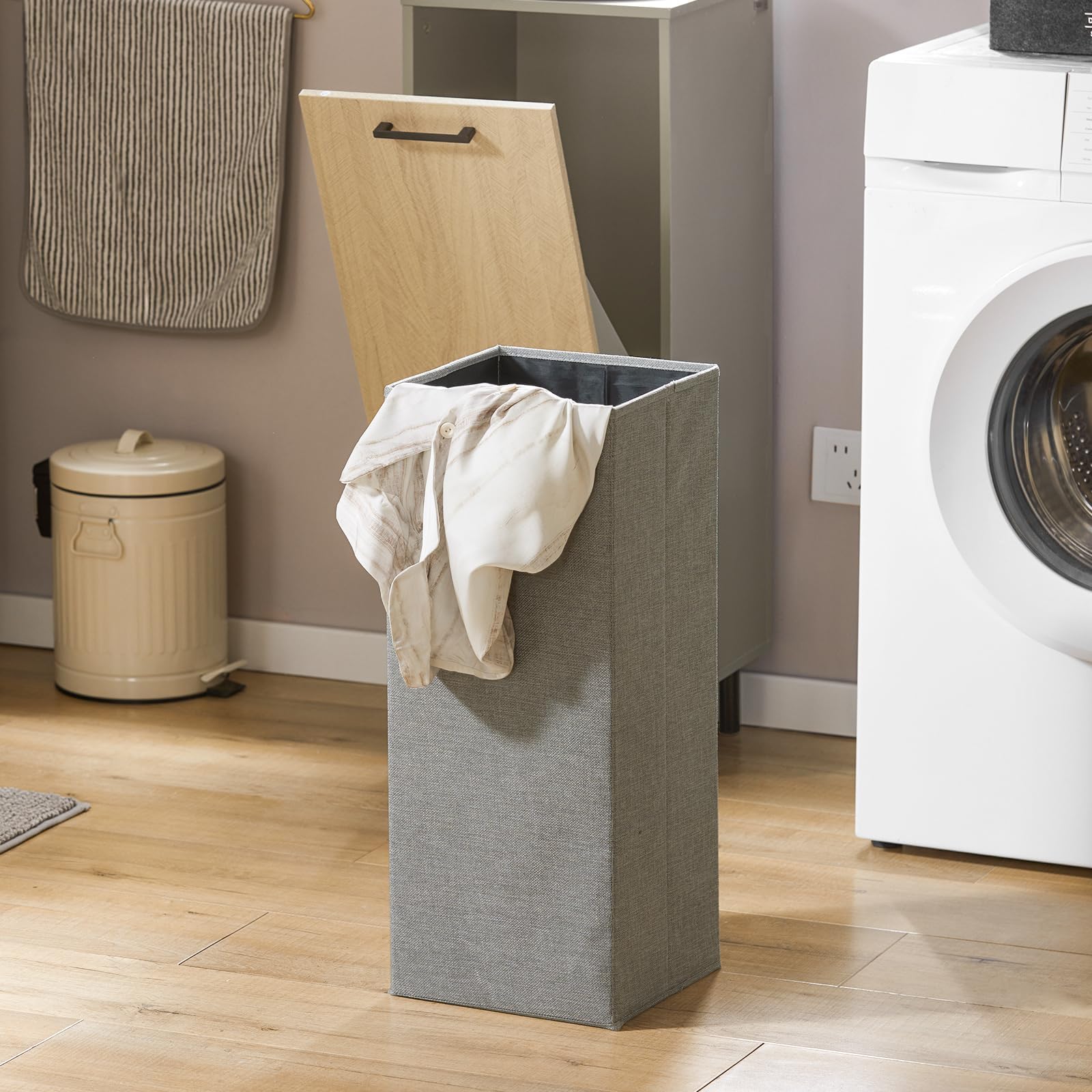 SoBuy Mueble Ropa Sucia baño con Saco abatible – Armario baño Estrecho con Patas de Metal y cesto para Ropa Sucia Gris Natural 31,5x86x30cm BZR132-NG