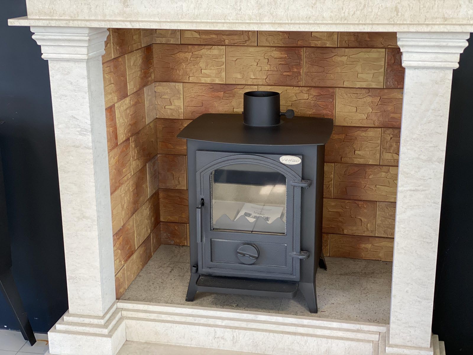 Poêle à bois compact Verso 1 CID 7,5 kW porte en fonte
