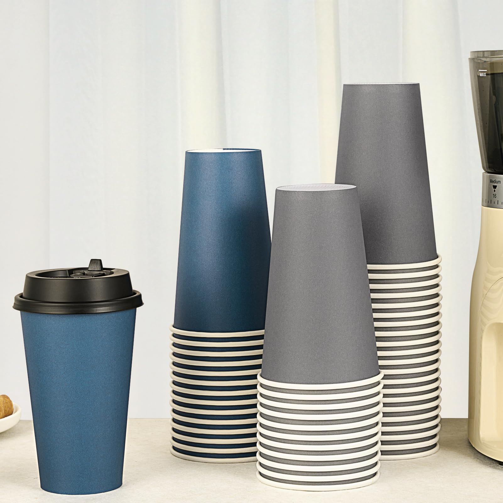 Lot de 100 gobelets à café jetables en carton avec couvercles pour café froid/chaud, eau, jus ou thé - 473 ml - Pour la maison, le restaurant, le magasin et le café - Bleu et gris