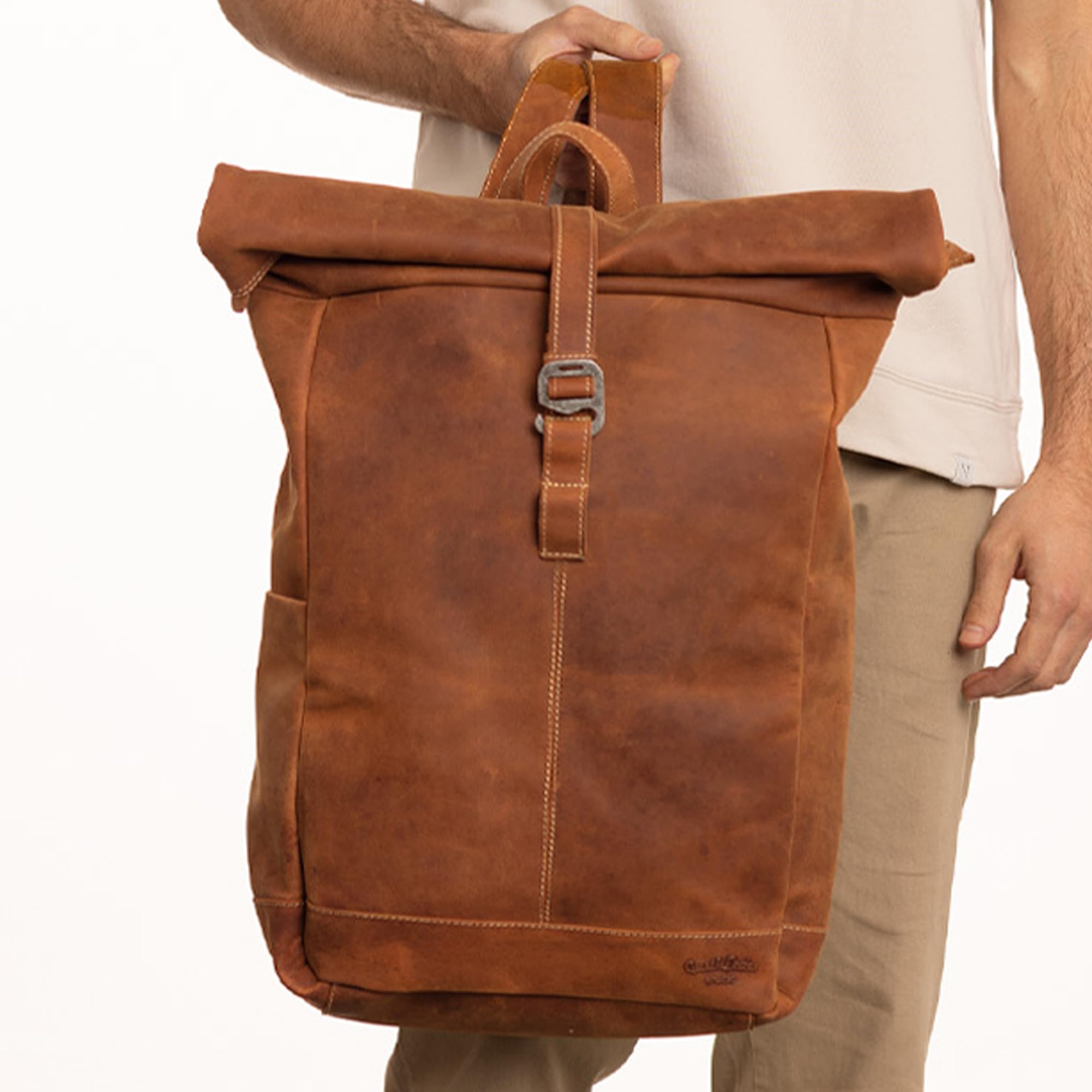 Gusti Leder „Bendik“ Rolltop Rucksack – Lederrucksack Braun für Damen & Herren, Vintage Cityrucksack aus Echtleder, Laptop Rucksack & Outdoor Backpack für Alltag, Uni & Reisen