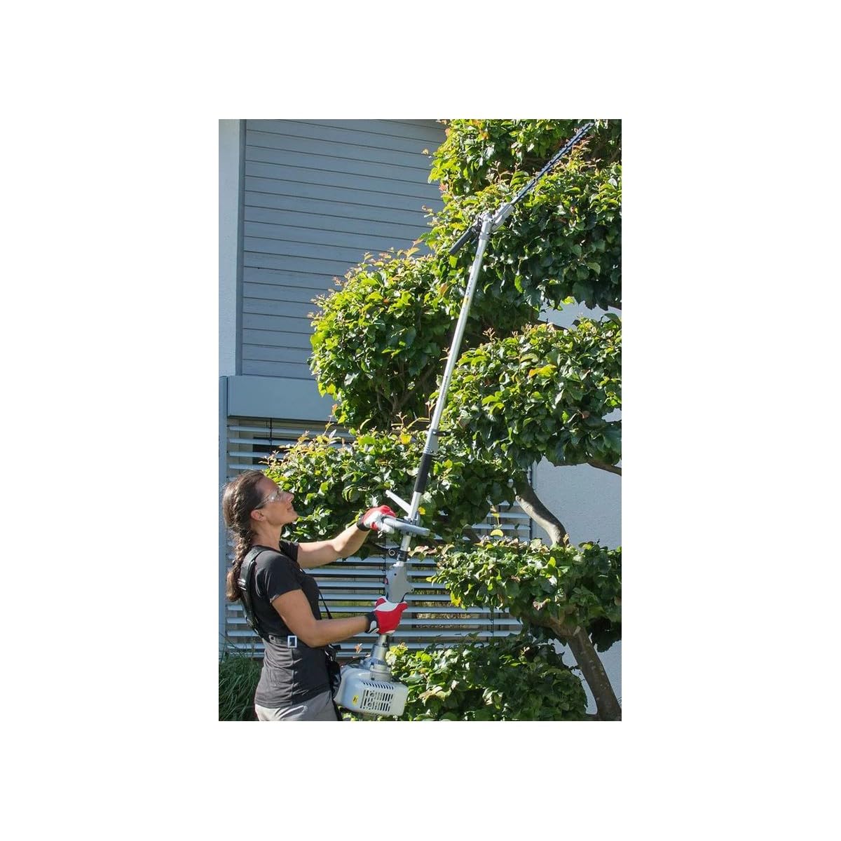IKRA 73046710 Herramienta multifunción a Gasolina IBKH 33, 4en1: cortabordes, desbrozadora, Cortasetos telescópico y podadora de Altura, 900 W, Gris, Rojo y Negro