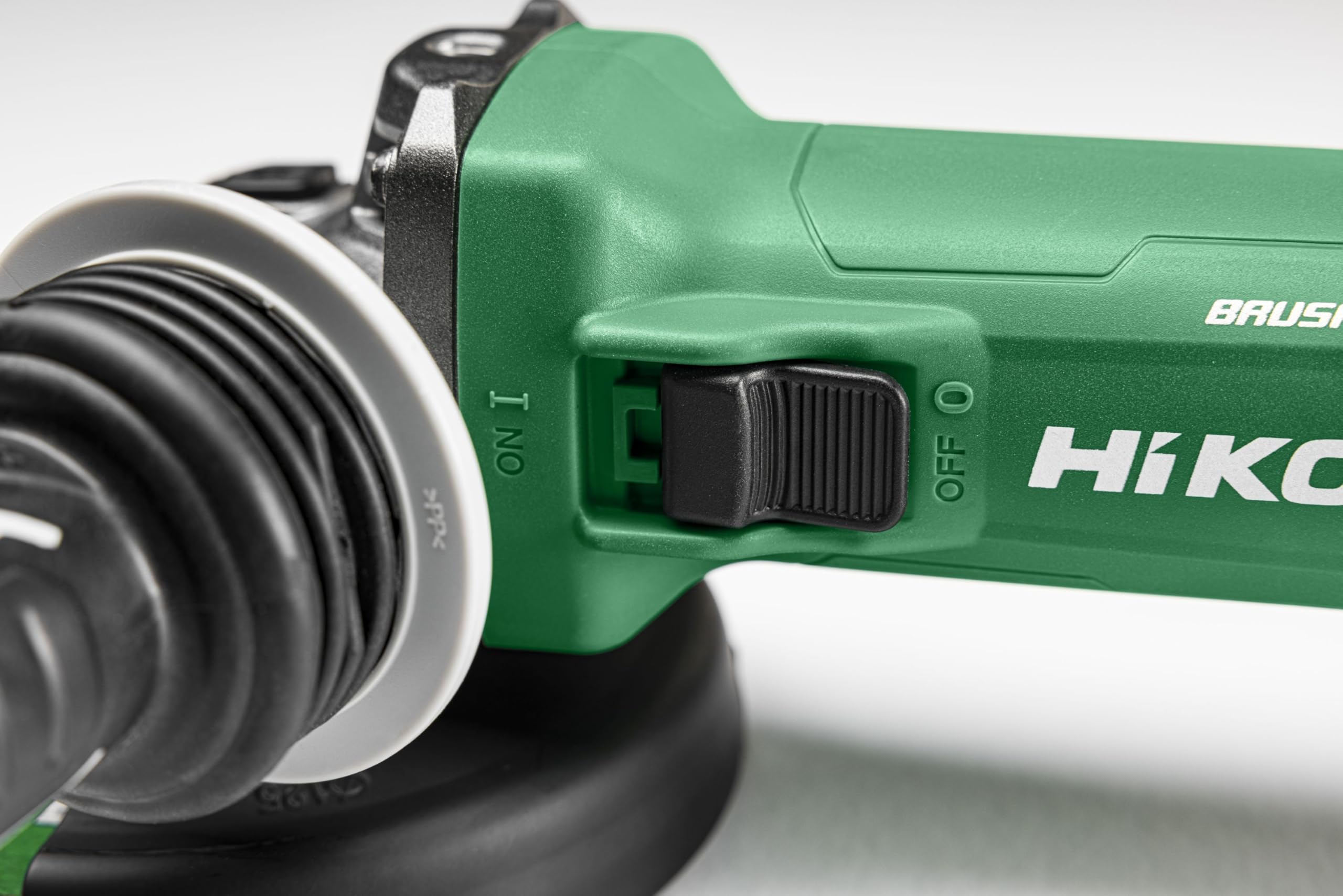 HiKOKI Amoladora Angular G13VE2, Radial 125mm 1300W con Velocidad Variable | Miniamoladora de 2,4 kg con mango antivibración, protección contra retroceso y disco de 125 mm. Incluye llave y protector.