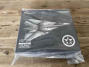 カリバーウイングス　calibre wings VF-1J (訳あり) カリバーウイングス calibre wings VF-1J (訳あり) 模型・プラモデル