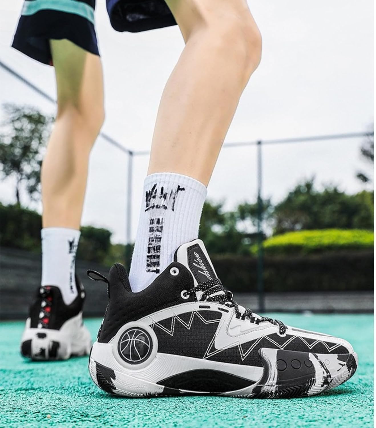 Men's Fashion Graffiti Breathable Mesh Lace Up High Top Basketball Shoes Lightweight Non-Slip Outdoor Athletic Tennis Sneakers Classic Volleyball Baseball Sport Shoes