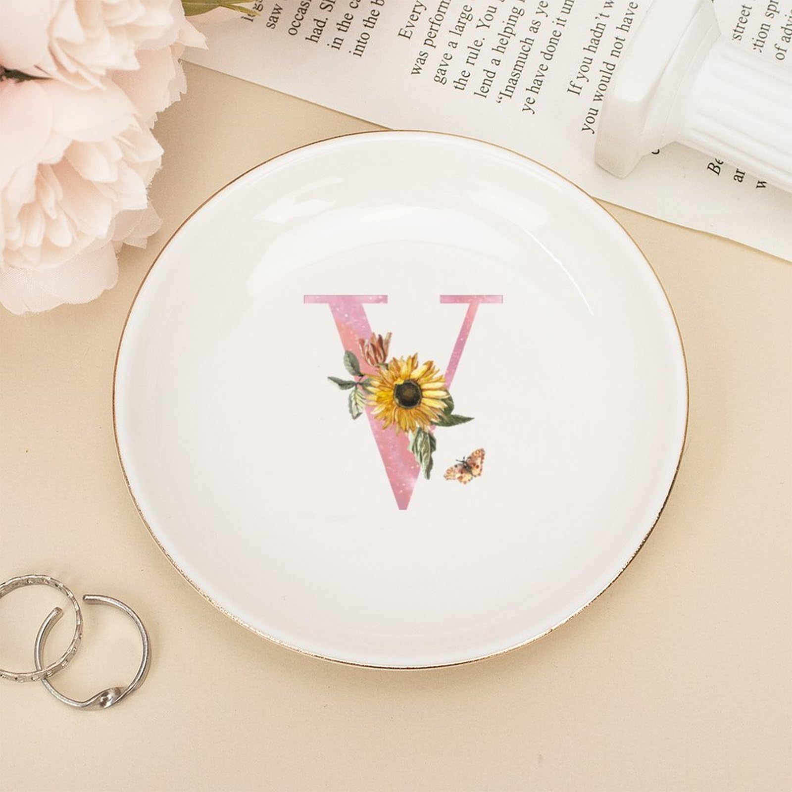 Plateau à bijoux rond monogramme V en céramique blanche de 10 cm