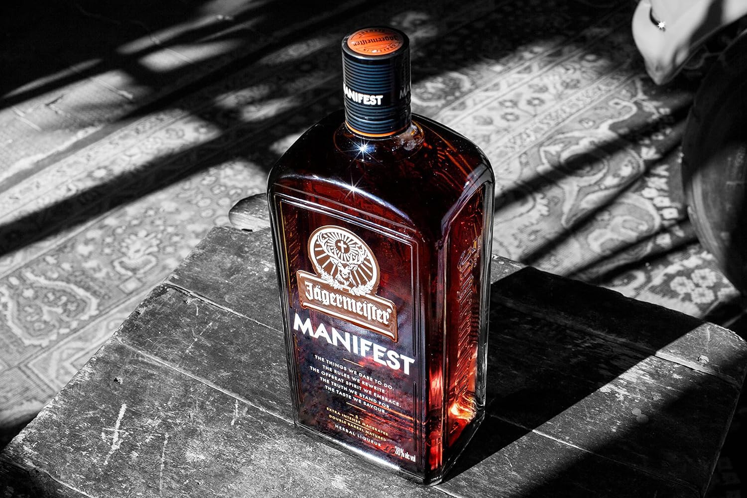 Jägermeister MANIFEST 70cl - Liquore premium a base di erbe con note di anice e frutta secca. 38% Vol.