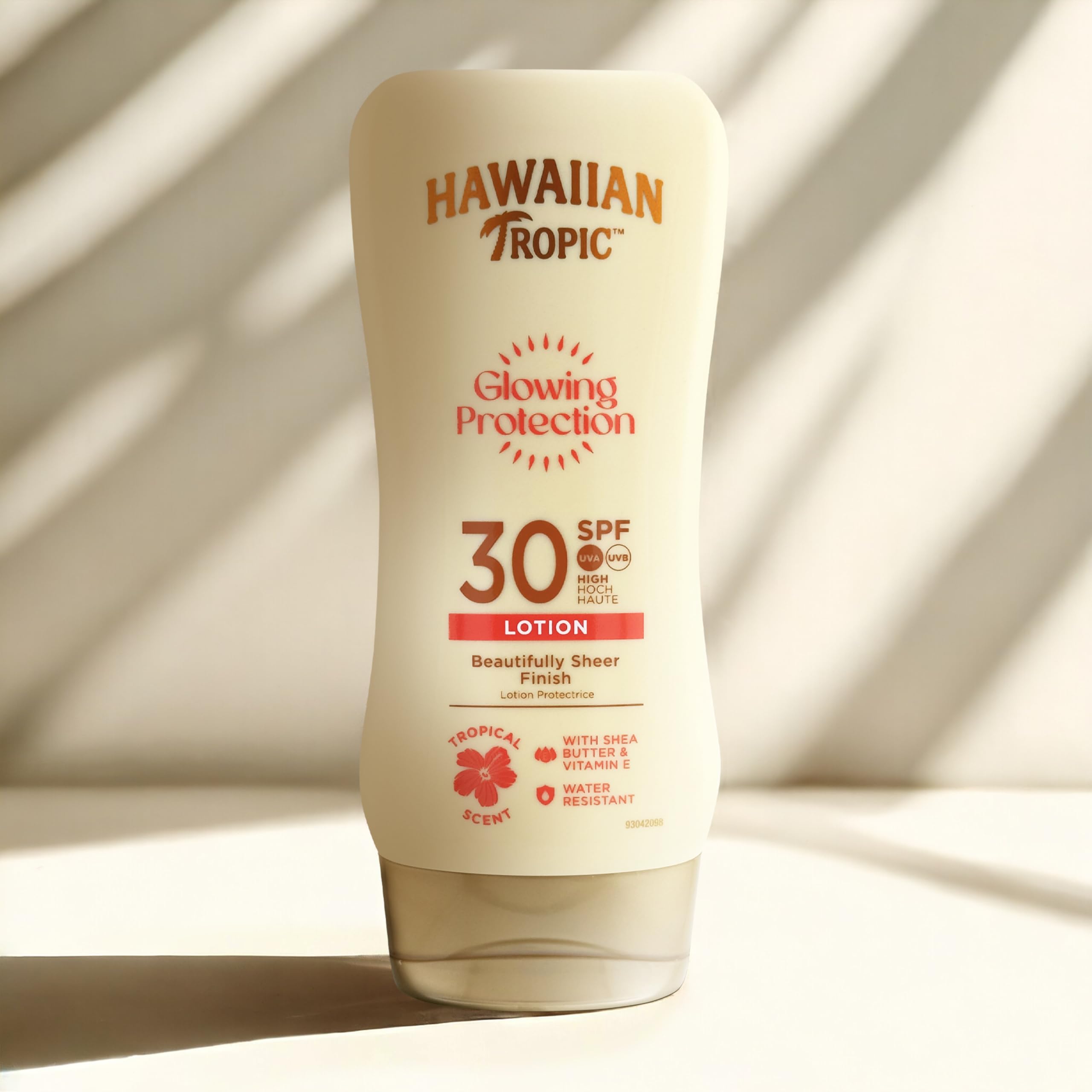 Hawaiian Tropic | Glowing Protection Lozione Solare SPF30, Protezione UVA + UVB, 180 ml, Profumazione Tropicale, con Burro di Karité, Resistente all'Acqua, Vegano