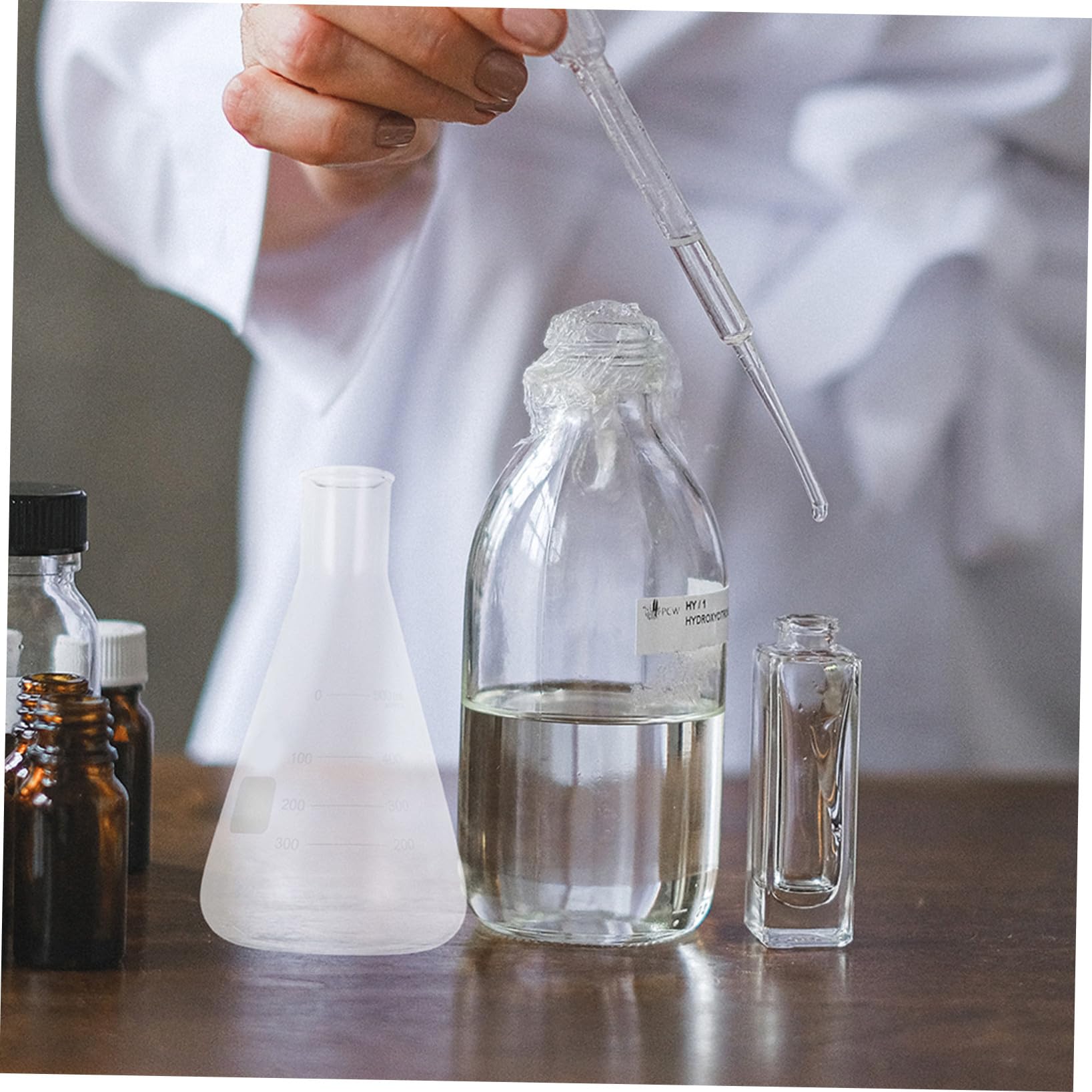 4 Stück Glas Erlenmeyerkolben Dickwandig für Schule und Labor | Standardvolumen, Klare Skala, Glatte Rundung, 1000ml, Zufällige Ausführung