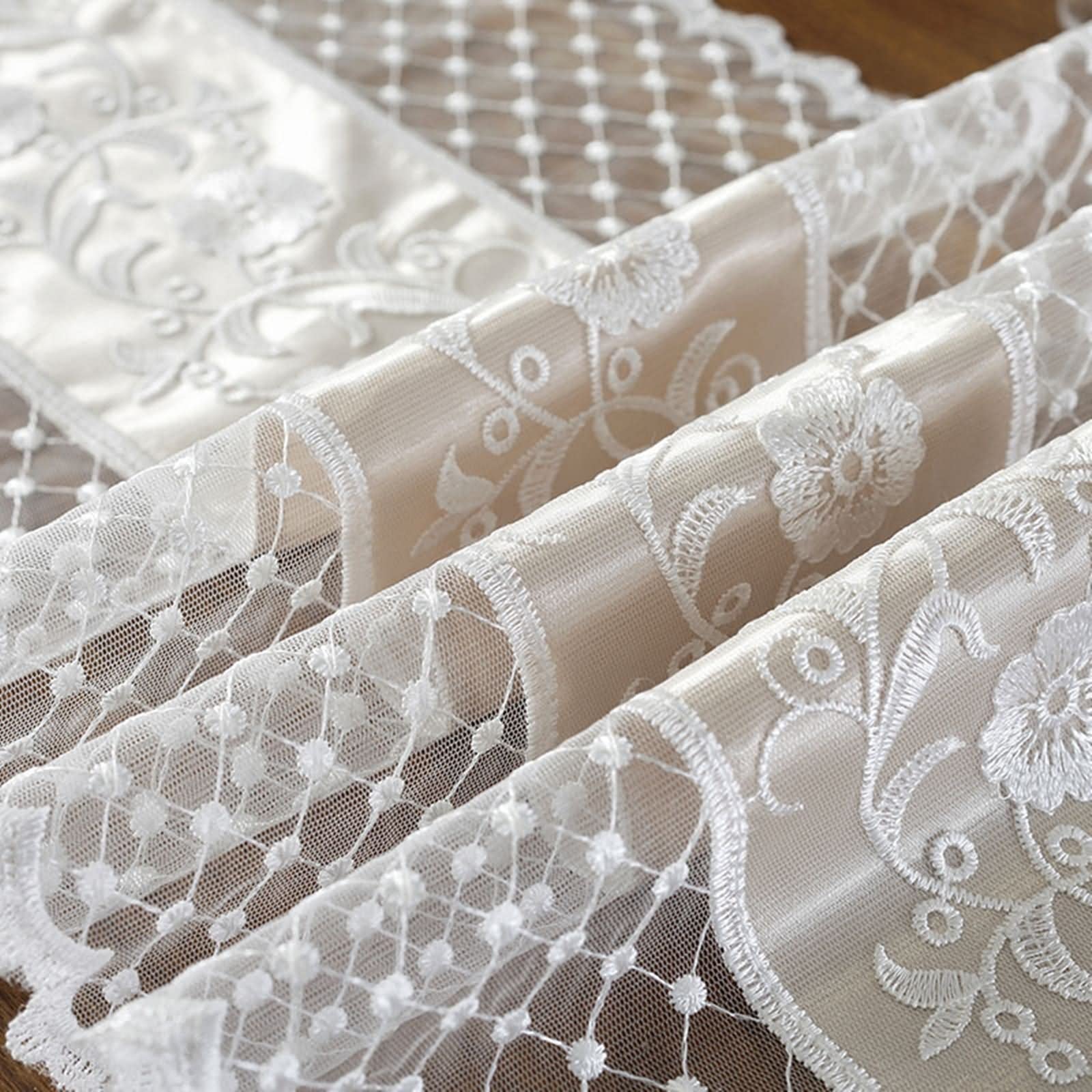 Tischläufer Klein, Tischtuch Halloween aus Polyester Dreieckiges Spitzen Mesh Stickmuster Hell Beige 30x250CM für Abendessen Bauernhaus Dekor