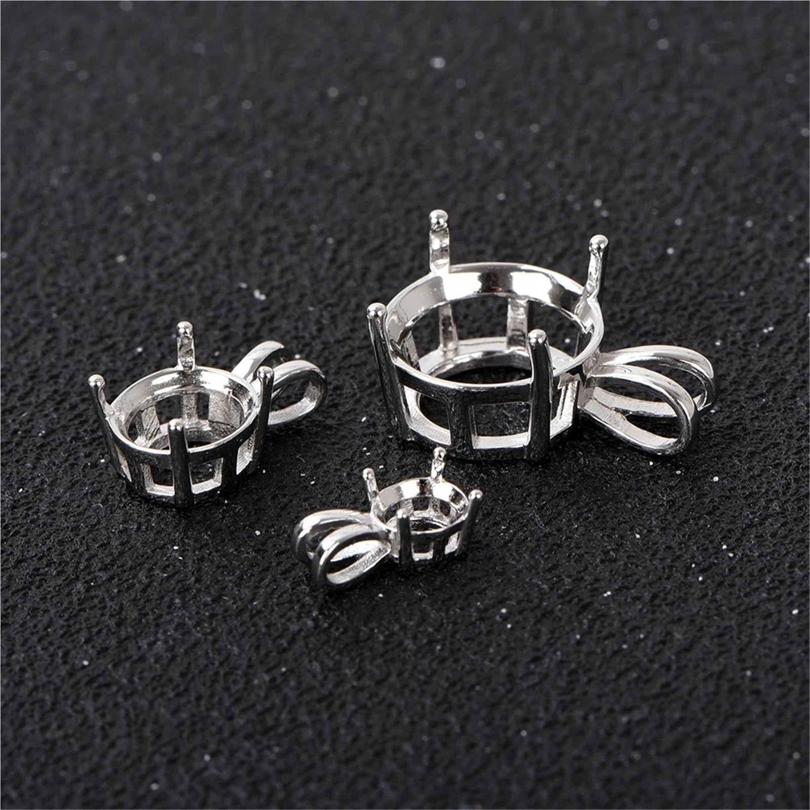Colgante De Oreja De Conejo De Plata Con Montura En Blanco Y Piedras Redondas