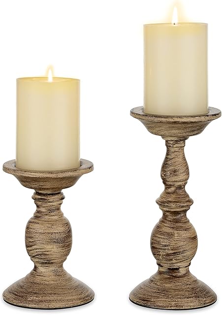 Sziqiqi 2Pcs Vintage Pillar Candle Holders Set, Distressed Metal Candlestick Holder Shabby Chic Candle Stand Table Candleholder Centrepiece Ornaments for Living Room Coffee Dining Mantelpiece Decor