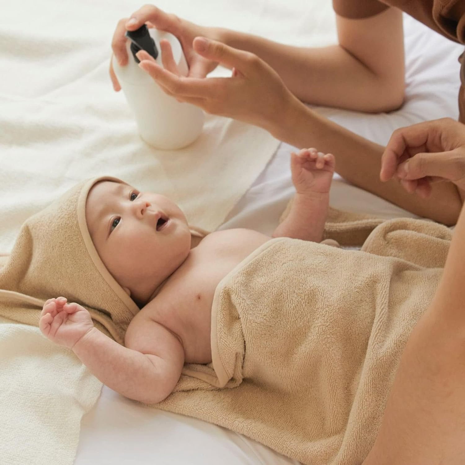 Konny Baby Bath Towel Soft and Fluffy Baby Apron Beach Hooded Towel Pool Newborn Baby Essentials Girls and Boys Cream (0M - 3Y)