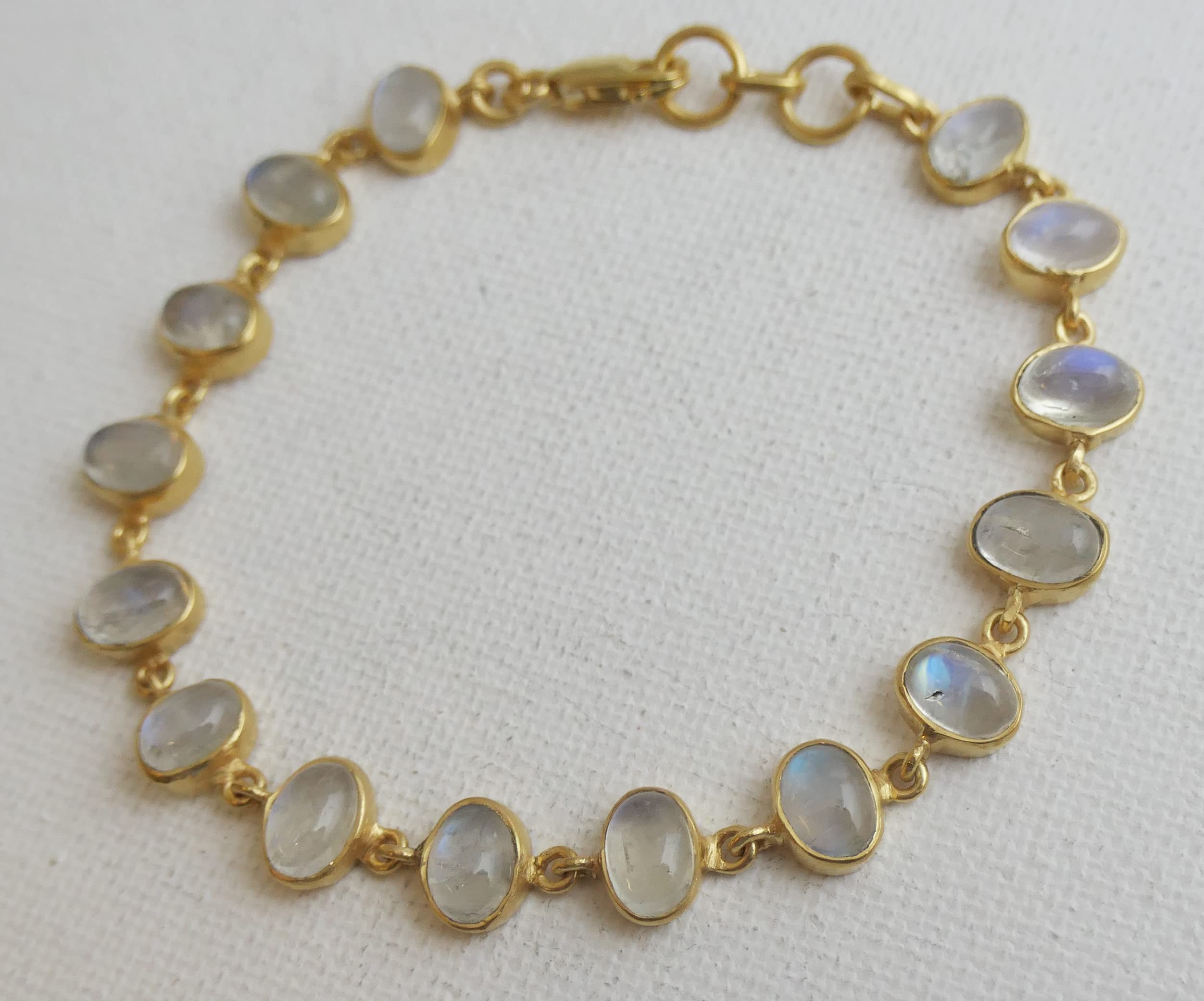 Pulsera de plata de ley chapada en oro con piedra de luna