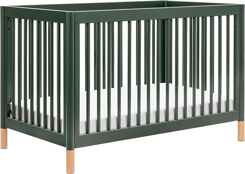 Cuna Babyletto Gelato 4 en 1, verde bosque con pies de cuero rubio vegano | Cuna convertible con certificación GREENGUARD Gold: se convierte en cama para niños pequeños, sofá cama y cama de tamaño completo, 4 alturas de colchón ajustables