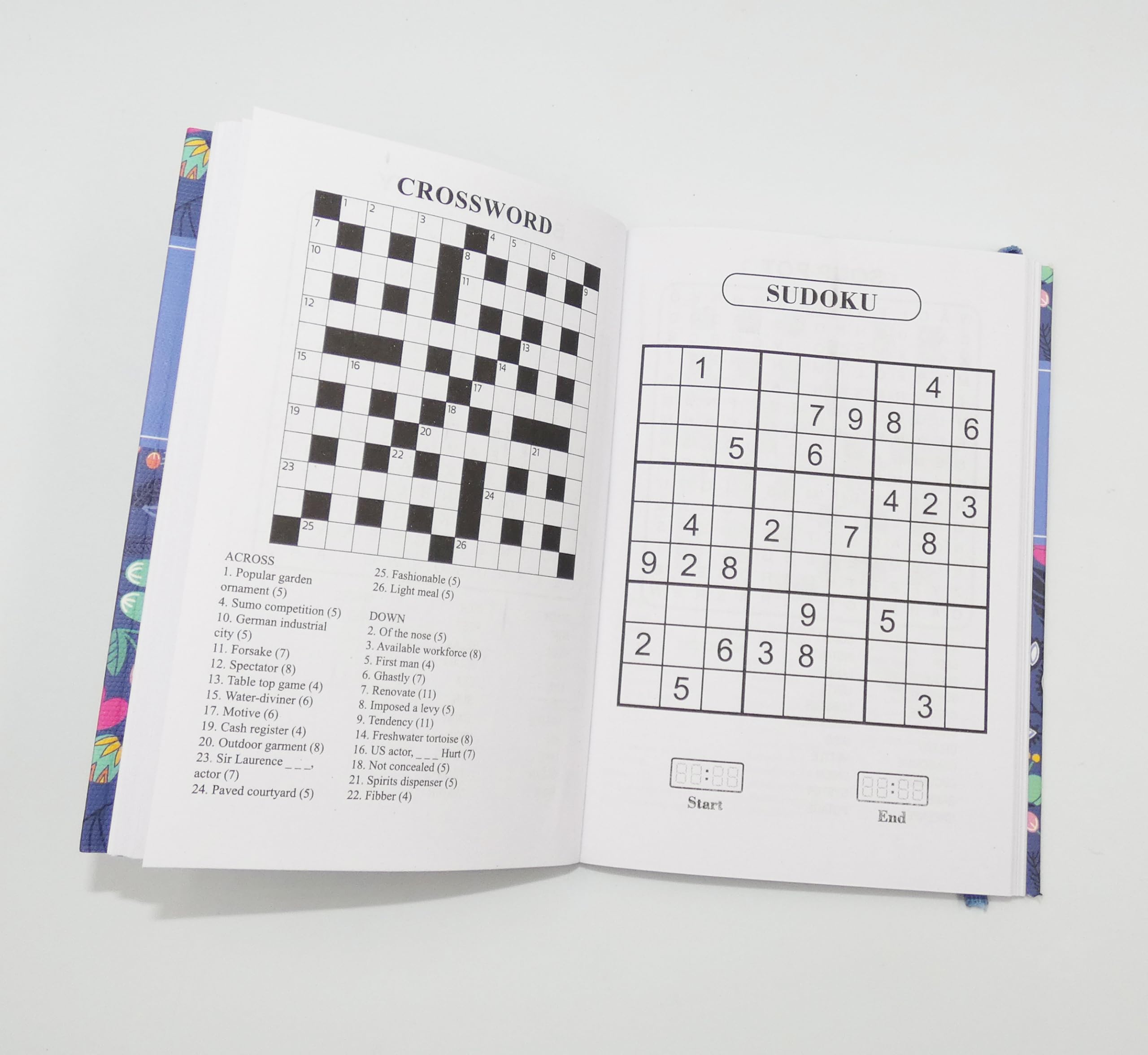 Libro di puzzle tascabile formato A6 da viaggio 3 in 1 Sudoku, ricerca parole, cruciverba, dimensioni 15 x 10,5 cm con elastico, motivo floreale blu