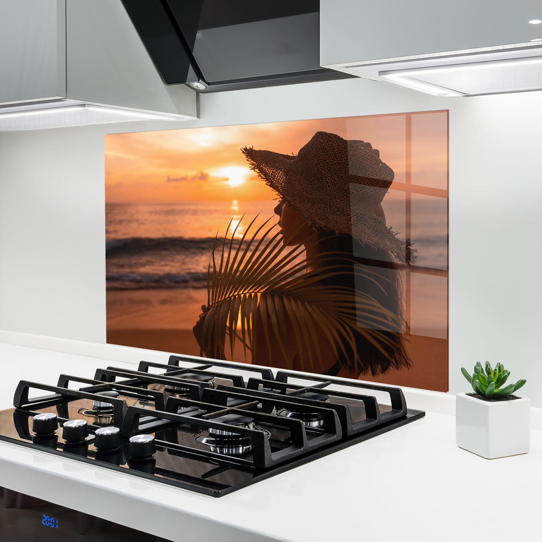 Crédence de cuisine en verre ARTHUB | Évadez-vous en été avec le motif Woman with Hat