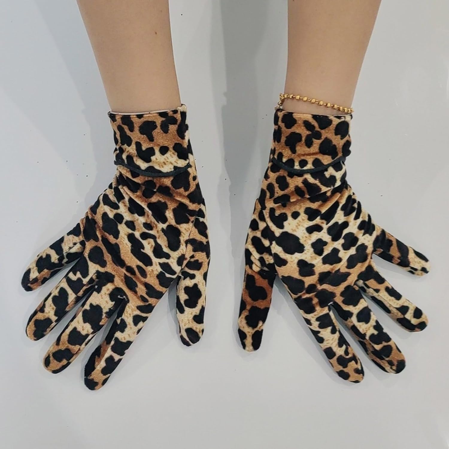 Fashionable Animal Pattern Gloves Lightweight Design for Outdoor Daily Use Handwear Leopards Gloves