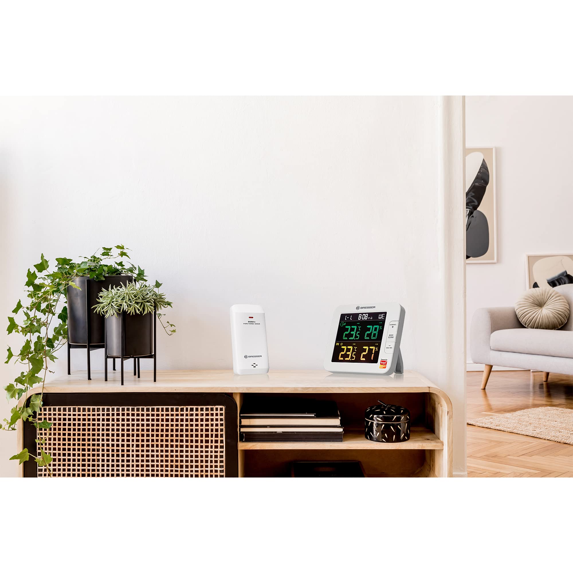 Bresser WLAN Smart Home 7-Kanal Tuya Funk Thermometer-Hygrometer mit Außensensor, mit integriertem Wecker, Weiß | Temperatur und Luftfeuchtigkeitsmesser, Schimmelalarm, Lüftungsempfehlung, Tuya App, WLAN, 150 m Reichweite