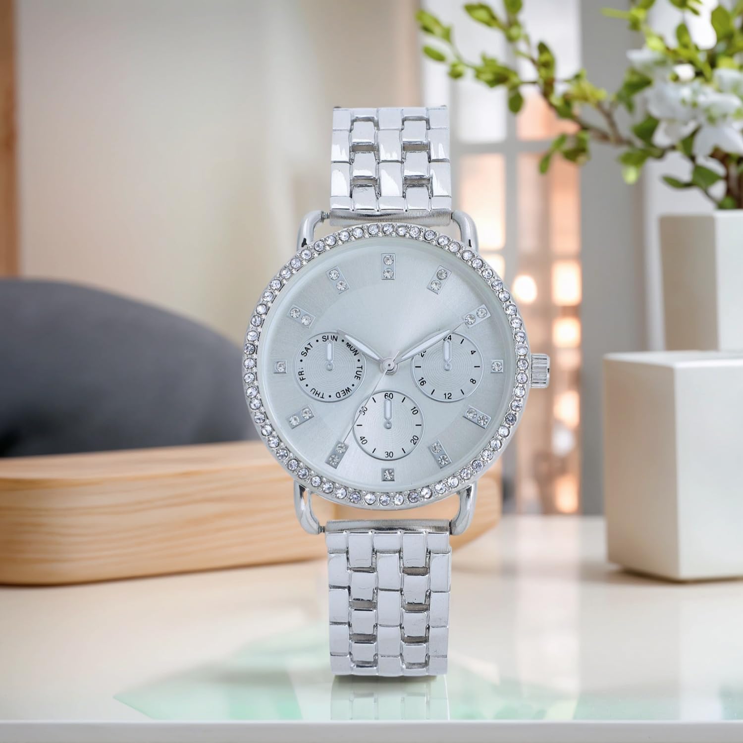 COMTEX Orologio da donna in argento con finto quadrante decorativo a tre occhi ed elegante cinturino in tessuto al quarzo, Argento, Moderno