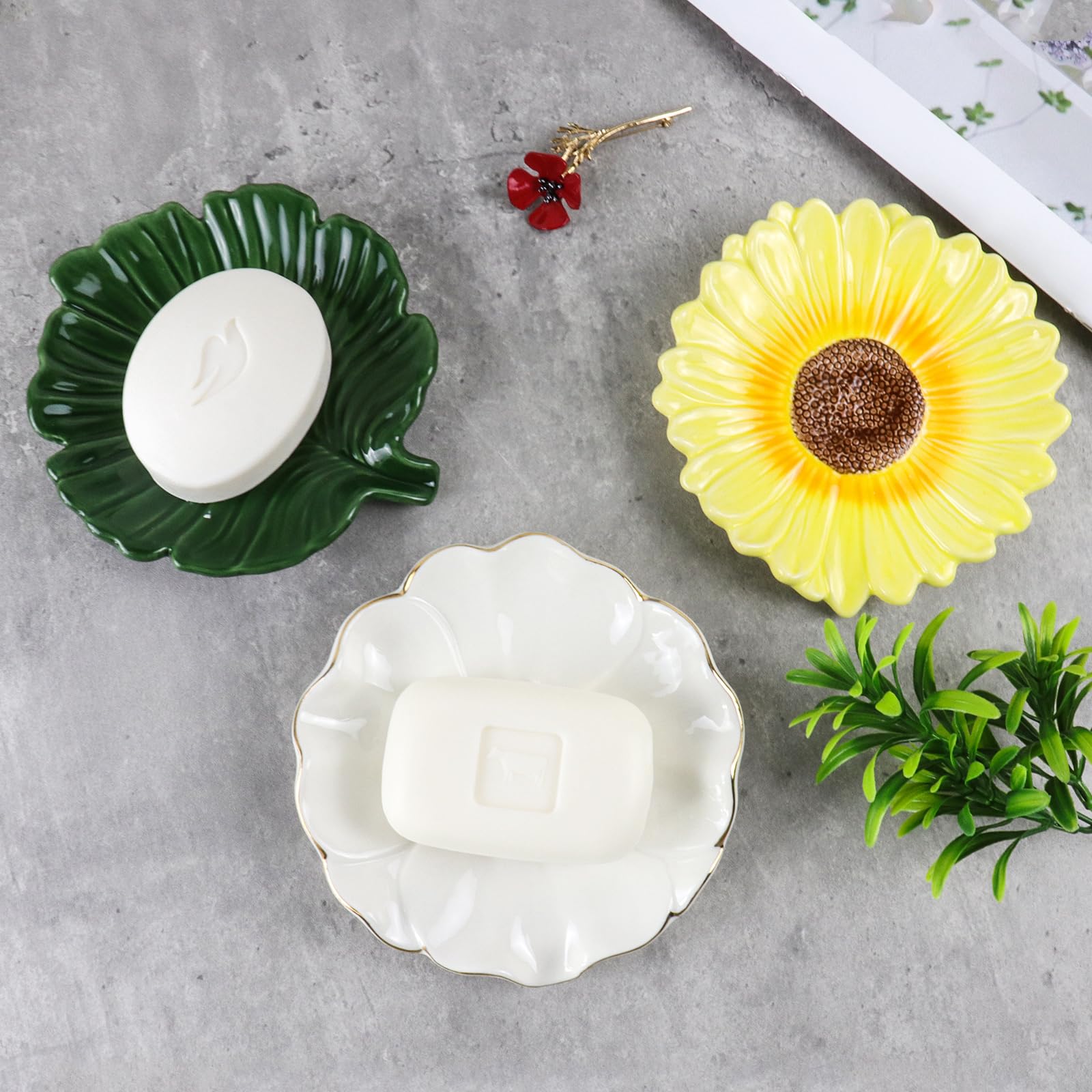 Elegancka mydelniczka łazienkowa, ceramiczna mydelniczka w stylu liści palmowych, konstrukcja samoodpływowa i używana do przechowywania różnych małych akcesoriów łazienkowych i kuchennych