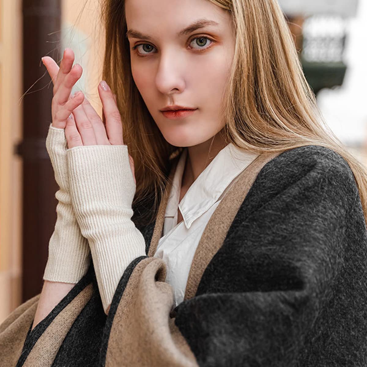 Guanti senza dita in cashmere GG in grigio e nero | ® Italia