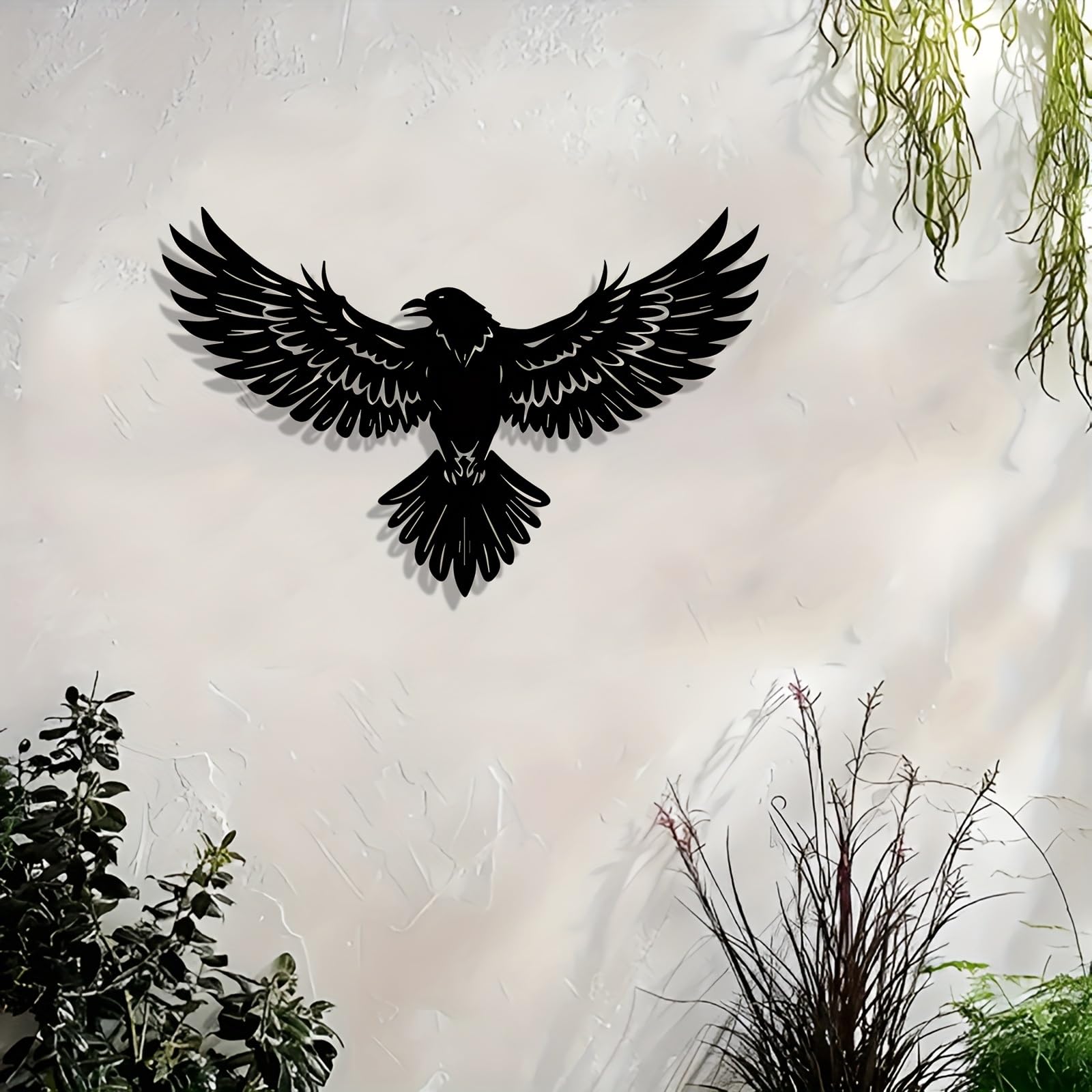 Decoración de pared abstracta contemporánea de metal, arte gótico de cuervo, mural de estatua de silueta de hierro negro con plumas detalladas para interiores/exteriores, hogar, jardín, sala de e
