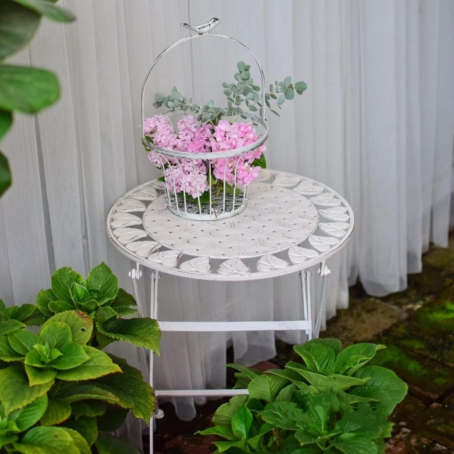 Tavolino rotondo pieghevole in metallo da patio, piccolo tavolino d'accento per giardino, balcone, soggiorno, bistrò, prato, versatile per interni ed esterni, elegante design bianco