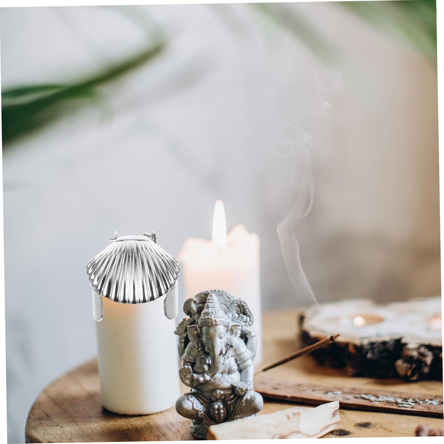 Levemolo 4pcs Candle Extinguisher Set Shell-Shaped Metal Candle Snuffer for Safe Wick Extinguishing Elegant Design for Home Use and Gifting