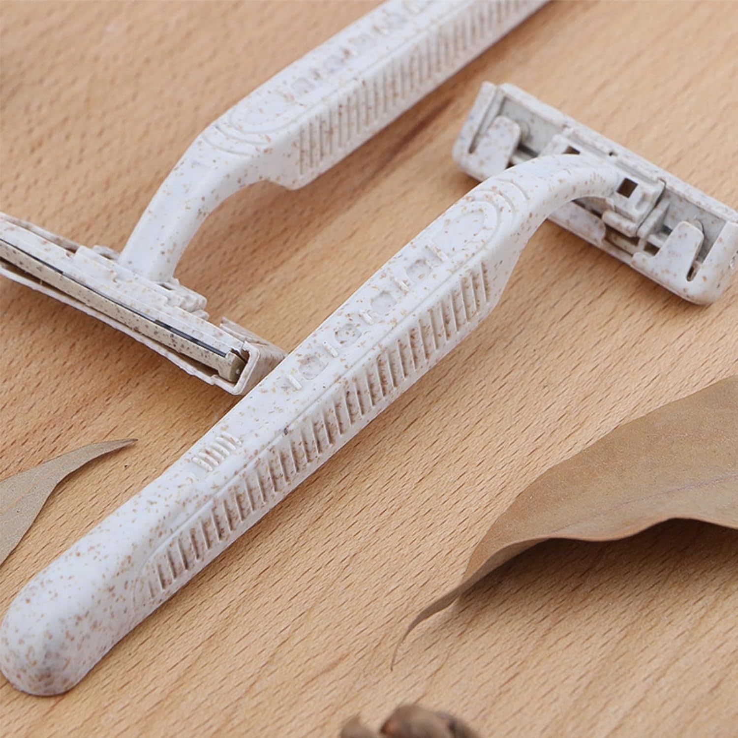 Eco-Friendly Disposable Razor Twin Blade Shaving Razor for Men and Women Biodegradable Wheat Straw Handle Made from Recycled Materials (50)