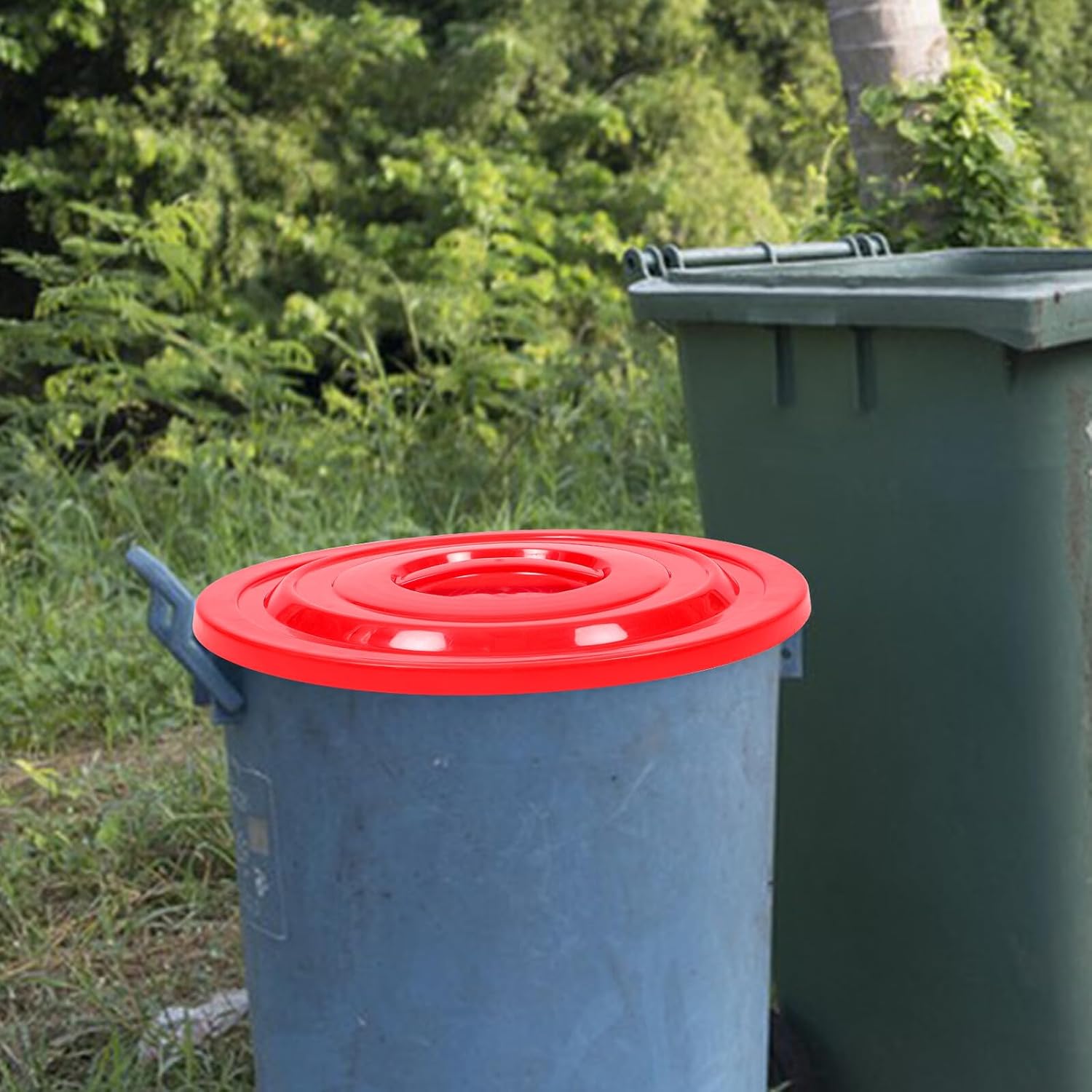 Large Plastic Trash Can Lid 16.7-Inch Red Universal Round Waste Bin Cover 50L Sanitation Garbage Can Protector for Outdoor and Commercial Use