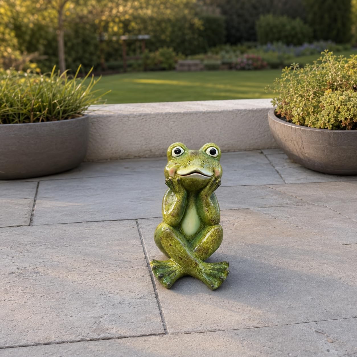 Polly Frosch Gartenfigur aus Polyresin – große lustige Dekofigur für Garten Terrasse und Eingangsbereich (40 cm)