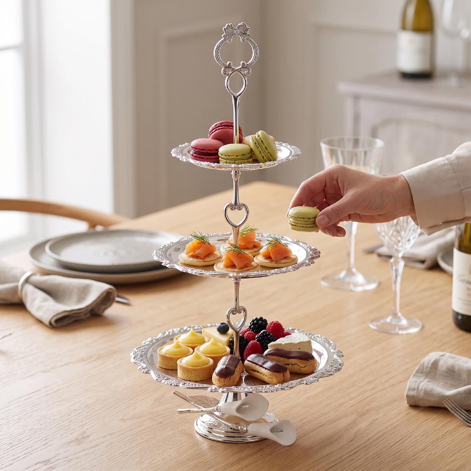 Generic Alzata Decorativa da Dessert a 3 Livelli per Antipasti e Frutta Secca, Design Floreale, Struttura in Ferro, Adatta per Cene, Eventi e Decorazioni per la Casa (SILVER)